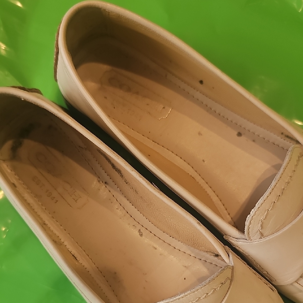Coach Cream Moccasin-Style Flats with Classic Design - Picture 4 of 17